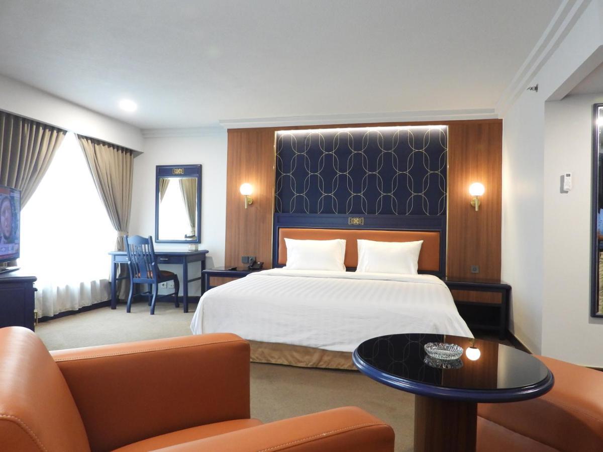Maxwell Hotel Yakarta Exterior foto