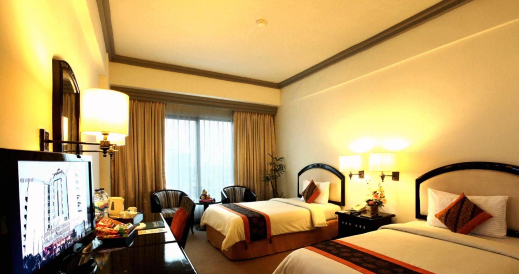 Maxwell Hotel Yakarta Exterior foto
